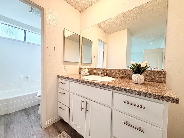 Wildwood Apartments — Photo 12