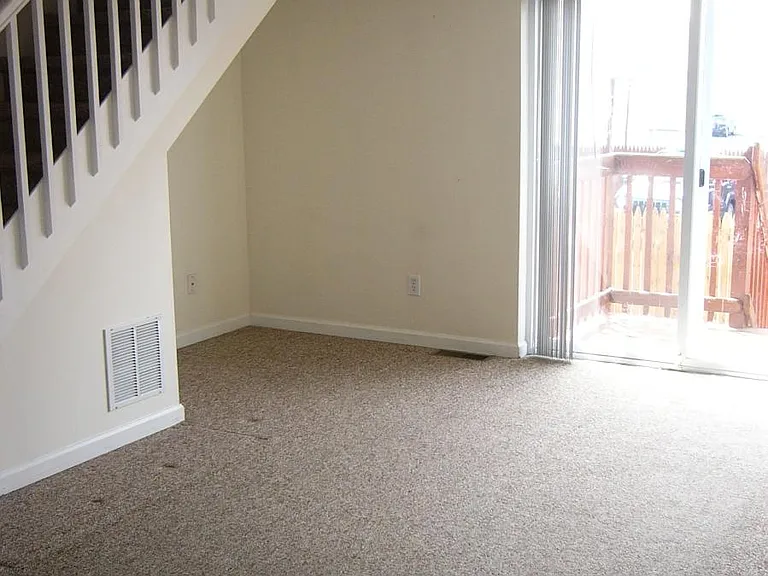 1368 Easton Rd #3 — Photo 3