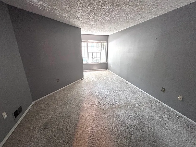 1076 Cambridge Ct — Photo 7
