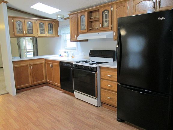5th image of 276 Robin Ln