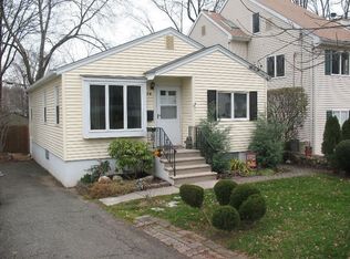 34 Maple Ln, Lake Hiawatha, NJ 07034