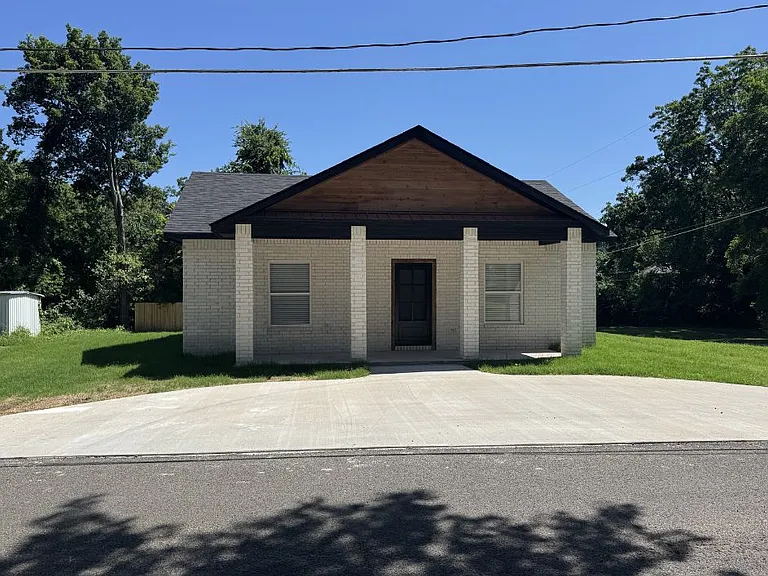 411 Pendleton St — Photo 3