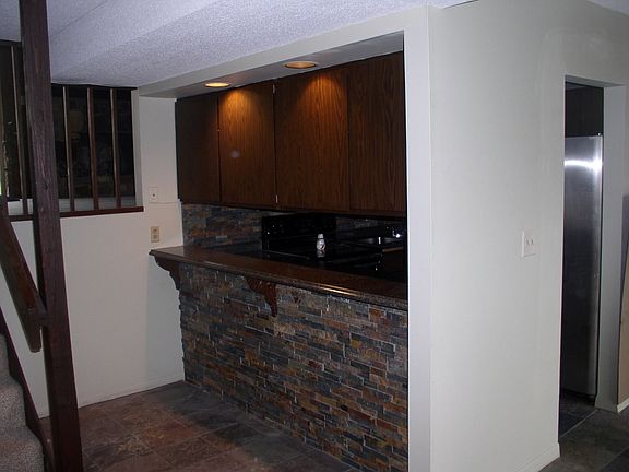 2nd image of 115 Beechnut St APT C4