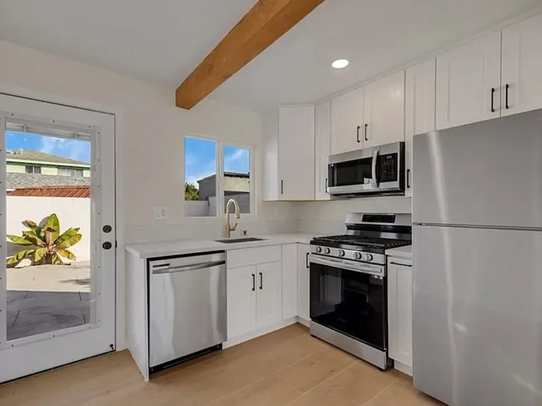 3652 W 111th Pl — Photo 6