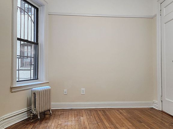 3rd image of 128 Linden Blvd APT 3