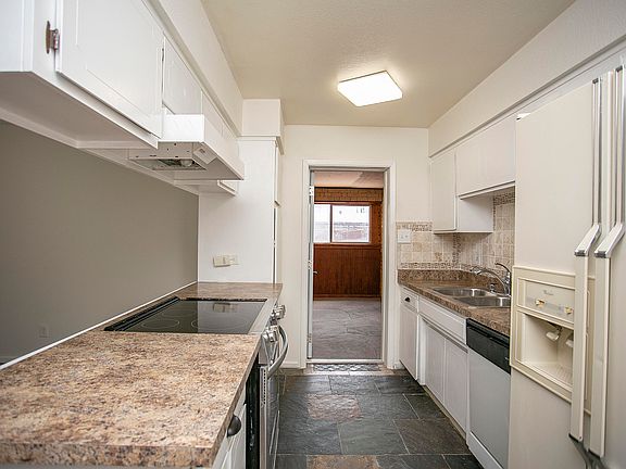 4th image of 422 W Hermosa Dr