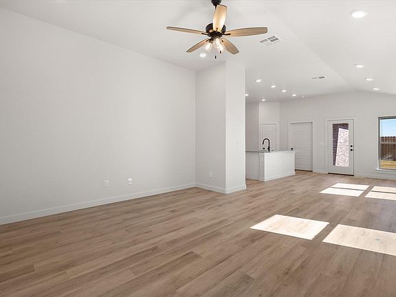 4th image of 2603 Garland Ave