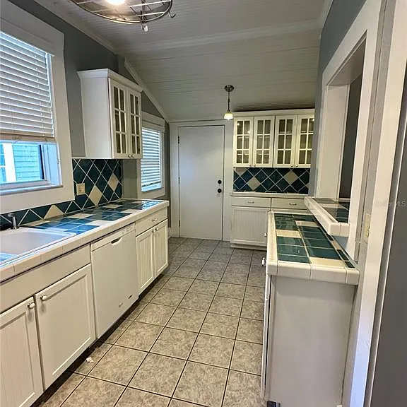 1209 E Comanche Ave — Photo 23