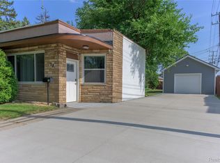 18 E Rutgers Ave, Pontiac, MI 48340