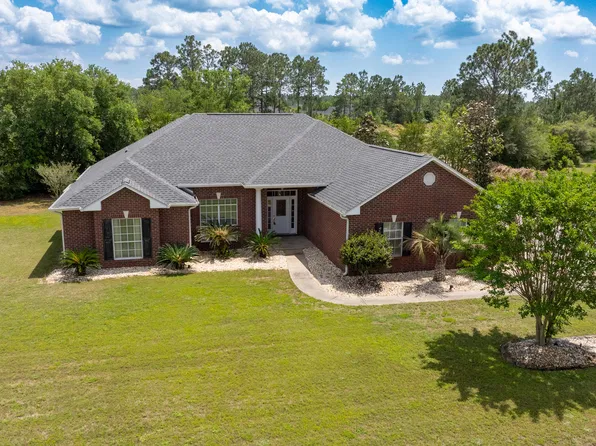 51 Tournament Ln, Freeport, FL 32439