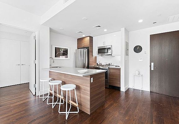 2nd image of 847 Lexington Ave #5F