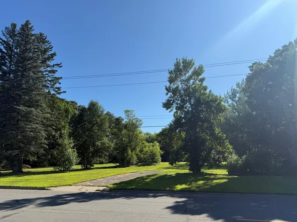 201 11th St SE, Little Falls, MN 56345