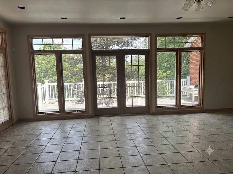 29 College Dr — Photo 17