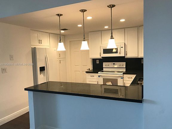 5th image of 9725 NW 52nd St APT 507