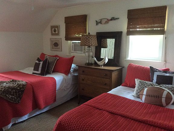 Upstairs bedroom - sleeps 4