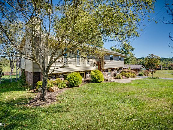 2nd image of 4817 Lake Park Dr