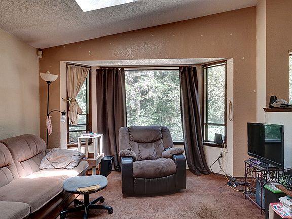 5th image of 17516 214th Avenue Ct E