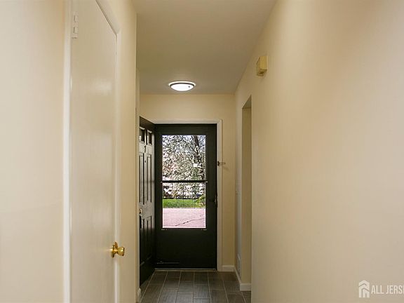5th image of 7 Cactus Ct