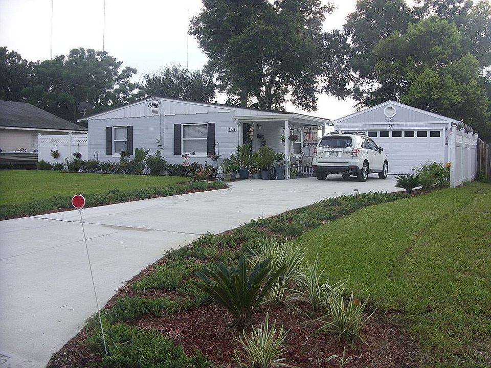 full view driveway to home