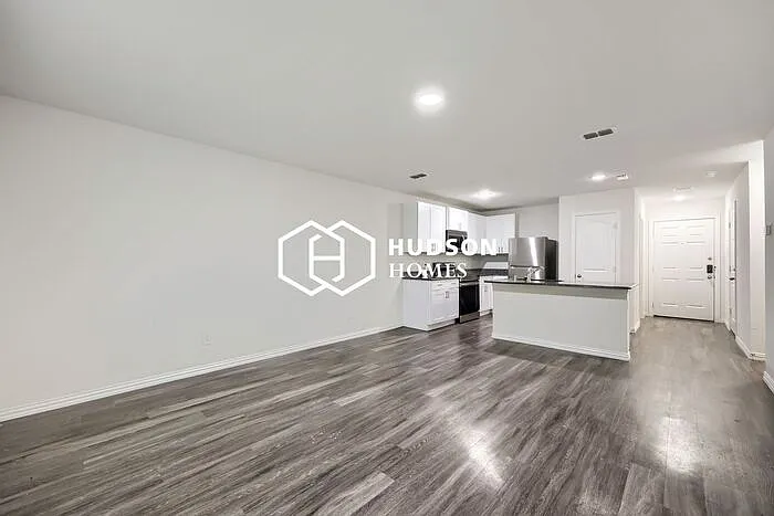 2722 William St — Photo 4