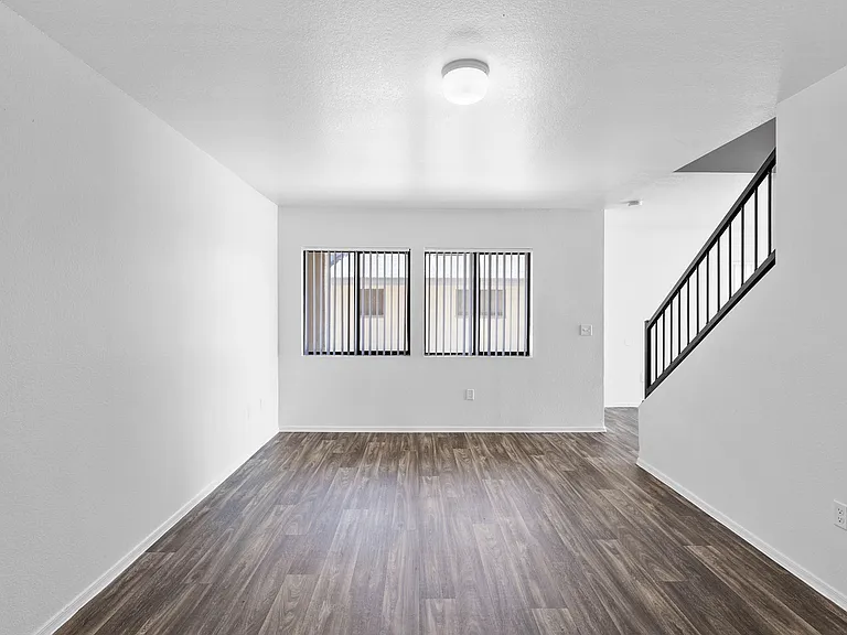 Bella Vista Apartments — Photo 14