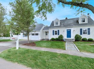 60 Arbor Dr, Southport, CT 06890