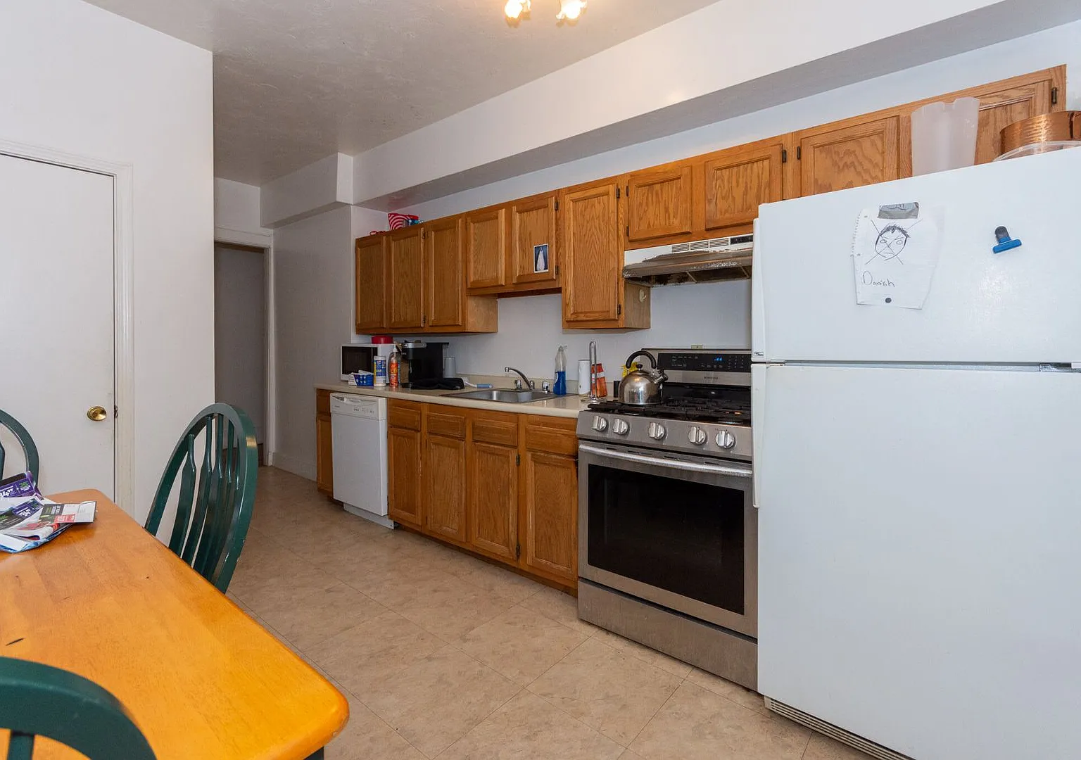 Huge, sunny 3 bed near BU and the Green Line! — Photo 3