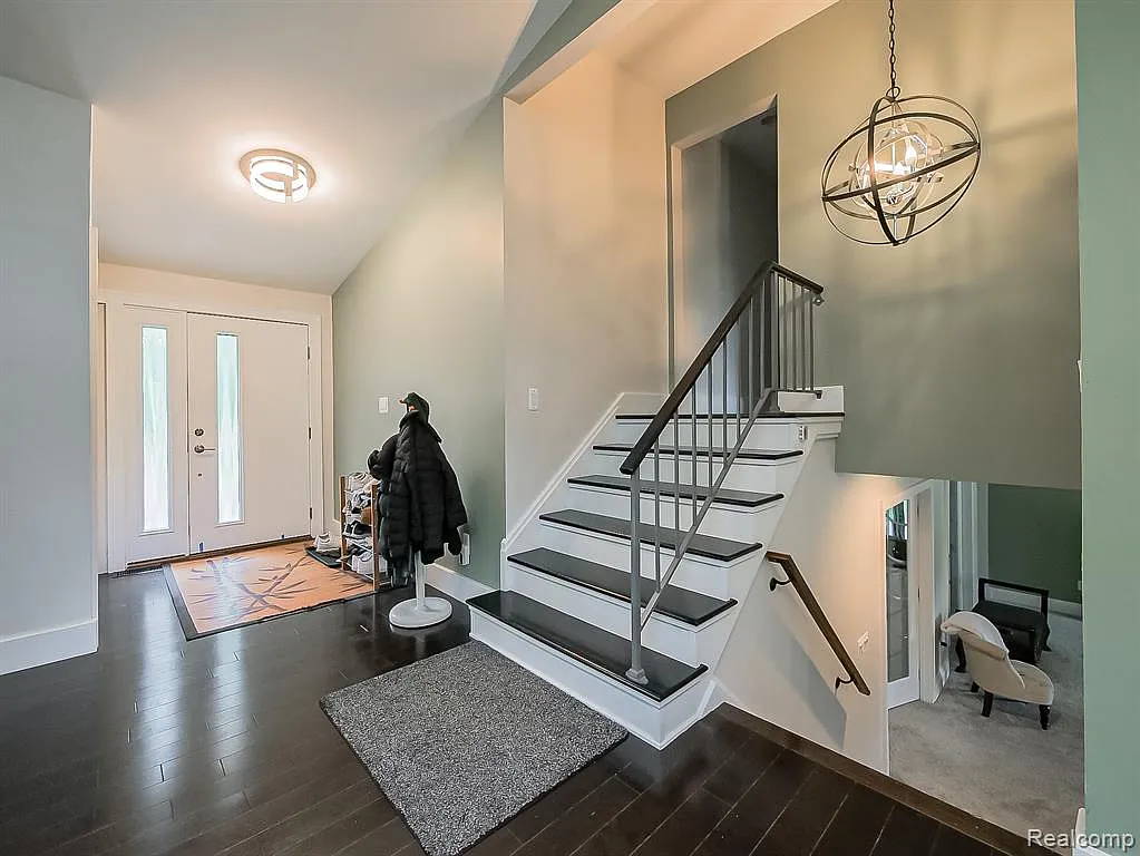 4 bed, 3.5 bath, 2972 sqft, $5,600 — Photo 2