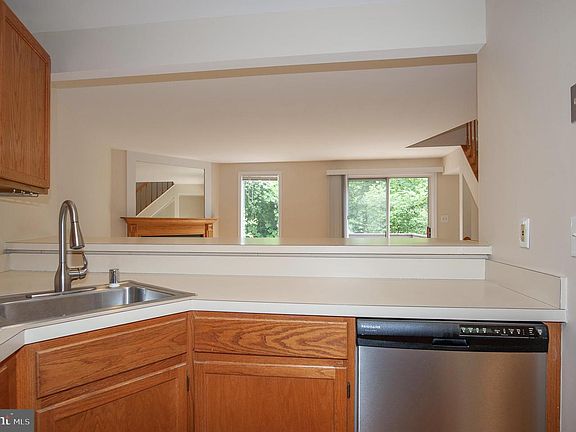 4th image of 5903 Dungeness Ln