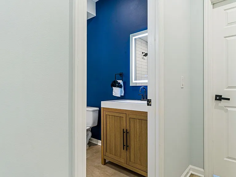 2250 N Park Ave — Photo 15