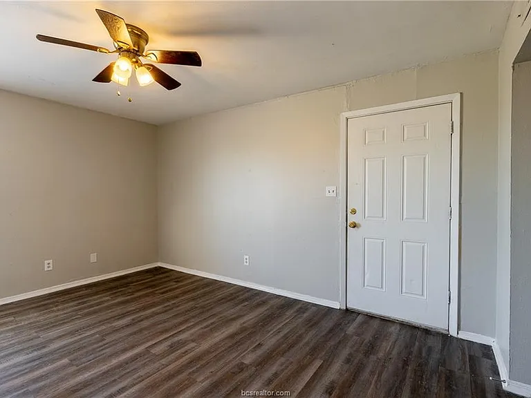 2706 Evergreen Cir #C — Photo 6