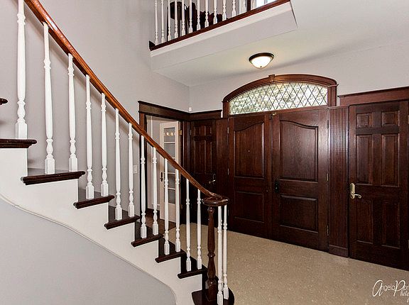 3rd image of 7907 Cambridge Ct