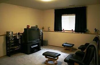 3rd image of 264 SE Fisher Ct