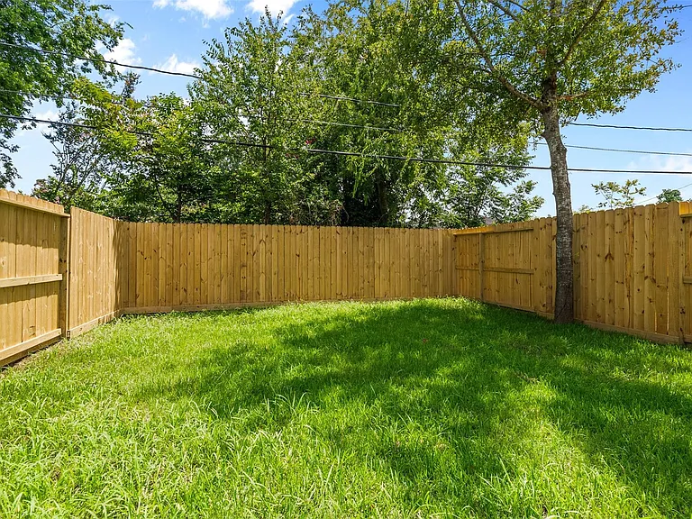 9110 Everglade #B — Photo 20