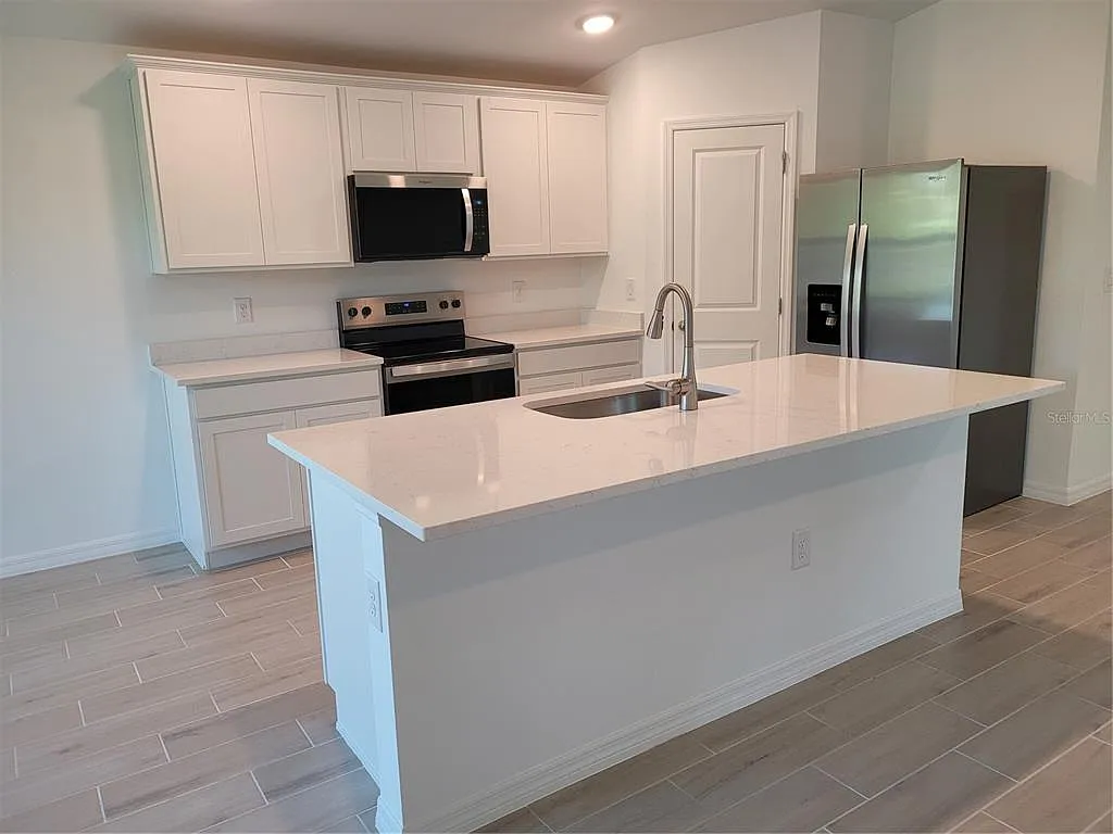 3 bed, 2.0 bath, 1525 sqft, $2,100 — Photo 4