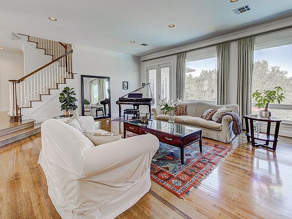 3rd image of 4800 Mantle Dr