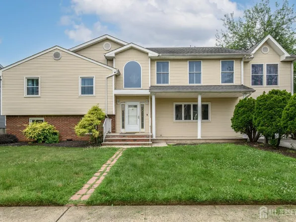 3 Charles Ct, Edison, NJ 08820