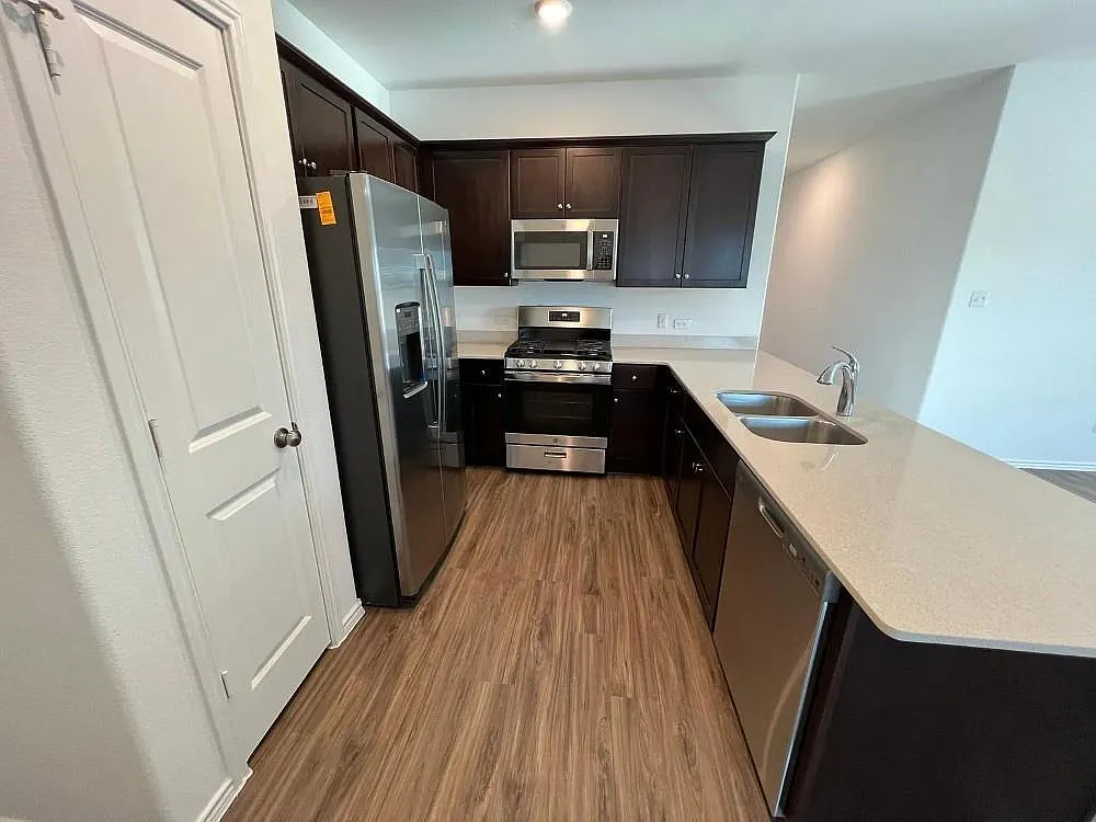 4 bed, 2.0 bath, 1649 sqft, $1,880 — Photo 4