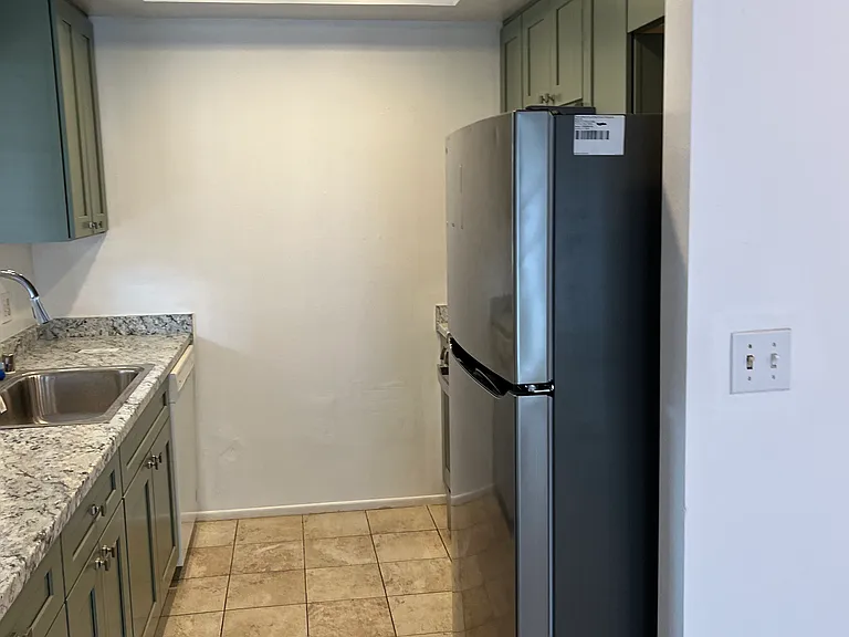 596 Victoria St #B102 — Photo 7