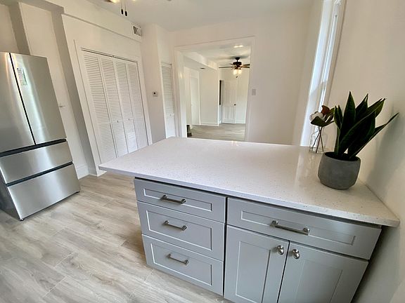 4th image of 303-305 Main St #3