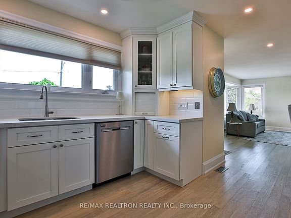 4th image of 744 Shelley Ave