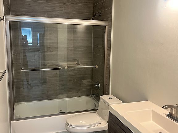4th image of 1215 NE 17th Ave #6