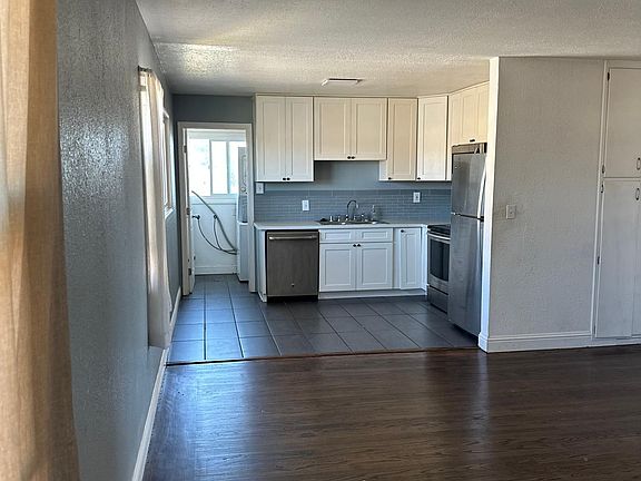 3rd image of 3716 Waller Ave
