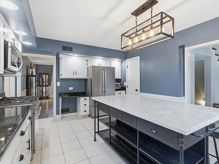9343 Hamlin Ave — Photo 15