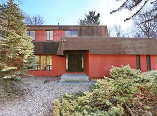 4 Hollow Tree Ct, Pomona, NY 10970