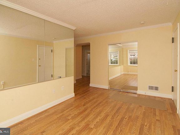 4th image of 2305 Farrington Ave APT 101