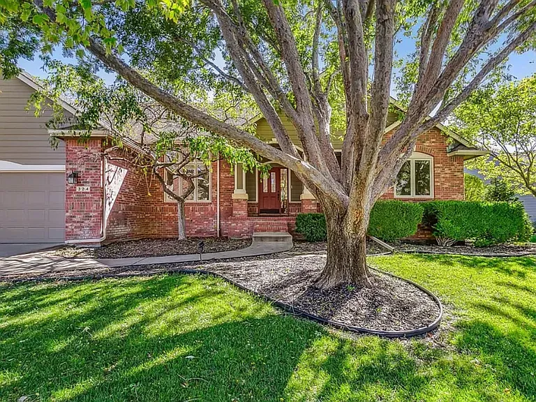 324 N Lancaster Dr — Photo 1