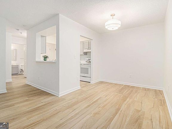 3rd image of 300 Johnson Ferry Rd NE Unit A203