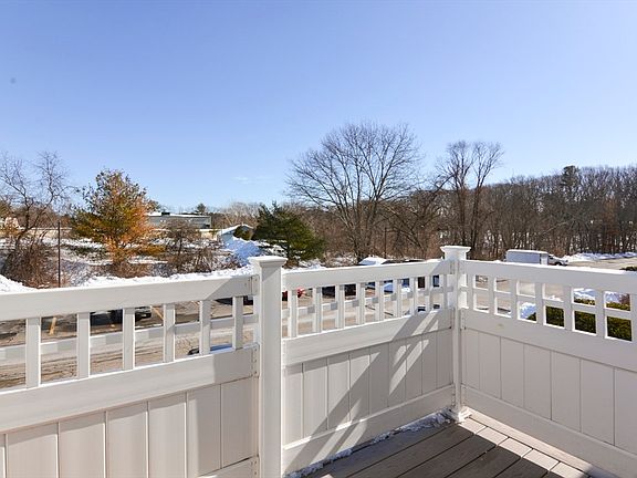 3rd image of 360 Littleton Rd Unit A4