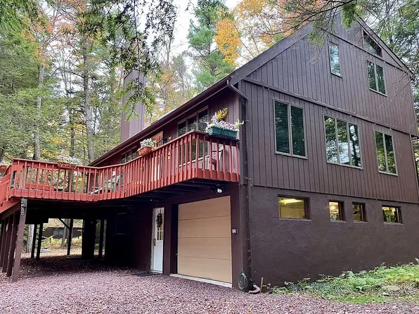 143 Sir Bradford Rd, Pocono Lake, PA 18347
